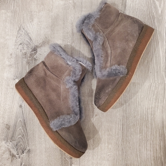NEW Antelope Fur Trim Ankle Boot Taupe Gray - Picture 7 of 11